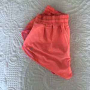 Lululemon Hotta Hot Shorts II 2.5” size 6
